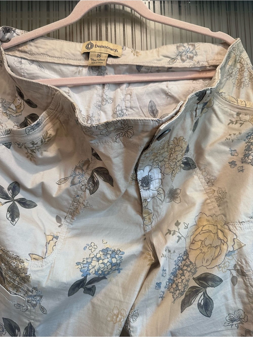 Democracy Cream Floral Cargo Pants - Picture 5 of 7